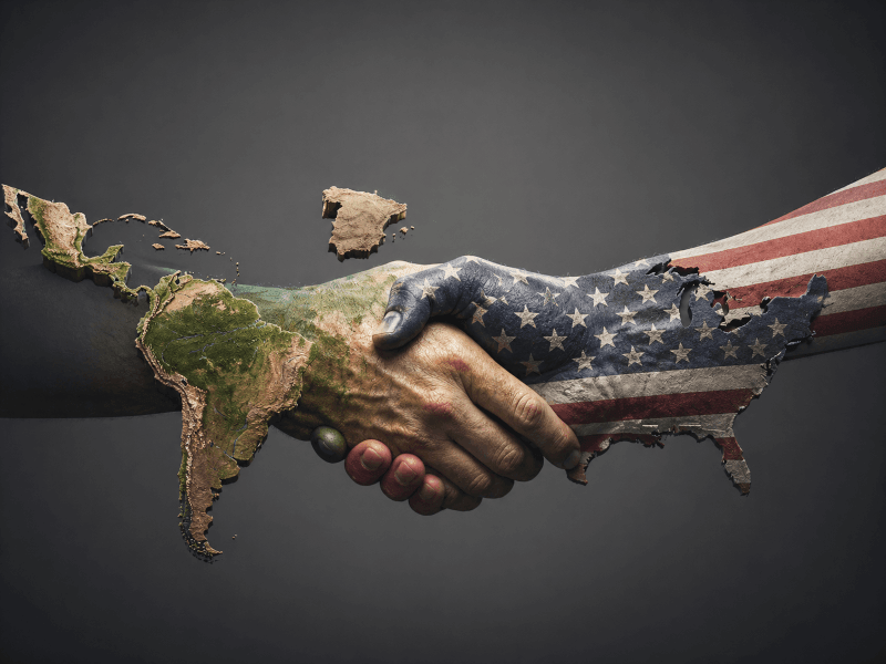 Apretón de manos entre Latinoamérica y Estados Unidos simbolizando unión
